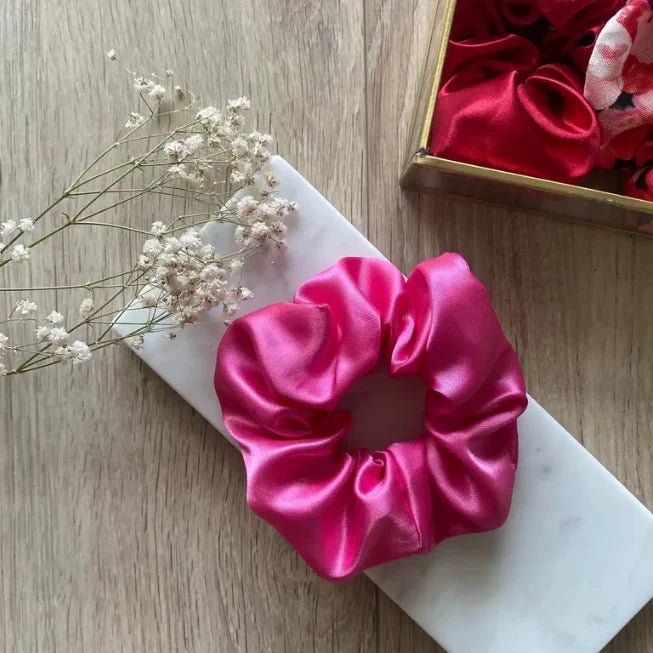 Chouchou en Satin - RetroChicScrunchies™ - Rose Fuchsia - Planete Coiffure