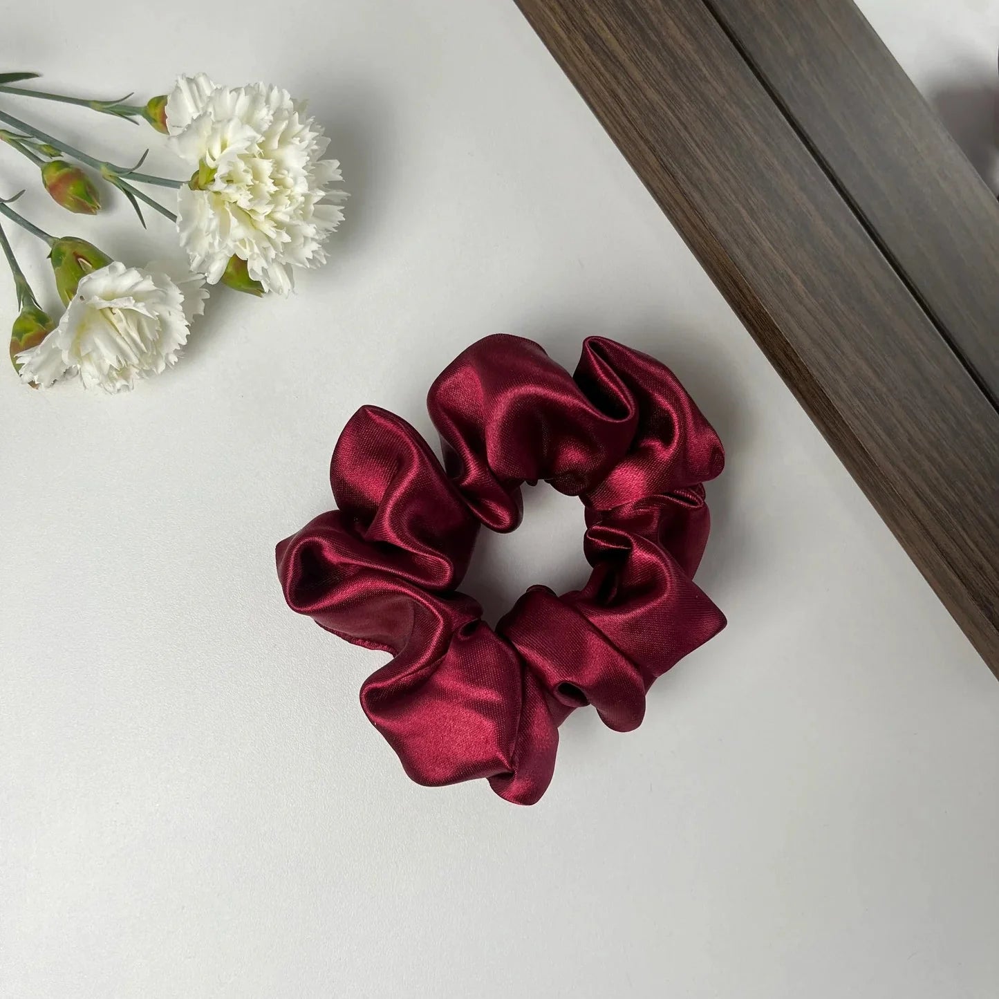 Chouchou en Satin - RetroChicScrunchies™ - Bordeaux - Planete Coiffure